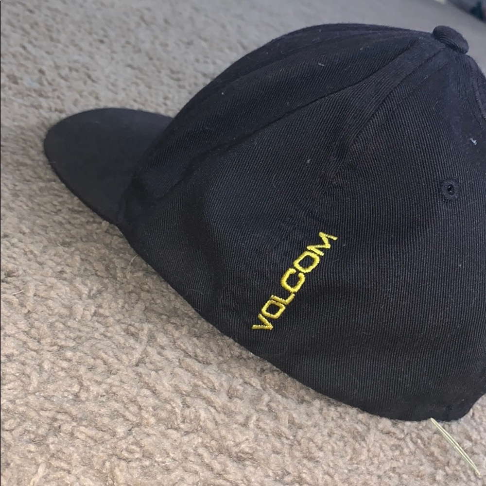 Volcom Hat - Picture 2 of 3